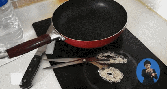 냥이의 위험성.gif | 인스티즈