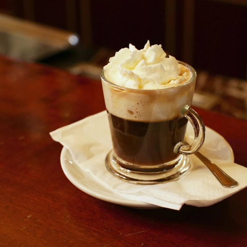 [비엔나커피] 뜨거운 아메리카노와 차가운 크림의 조합 | 인스티즈