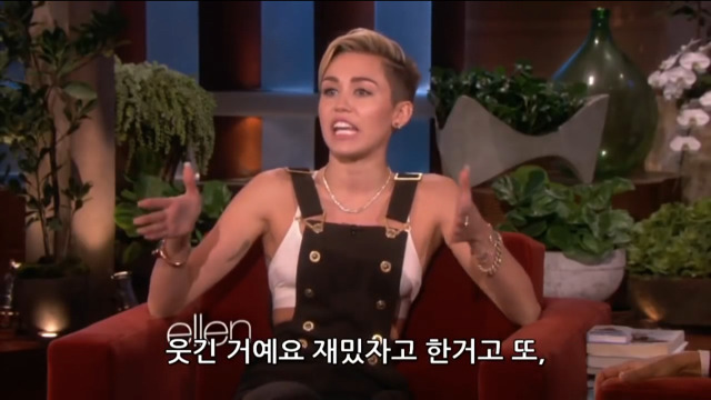 마일리 사이러스 mtv 충격과 공포의 퍼포먼스 | 인스티즈