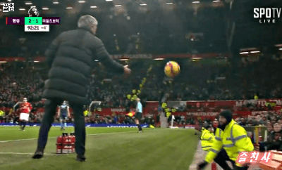 오늘자 무리뉴 볼키핑 + 탈압박.gif | 인스티즈