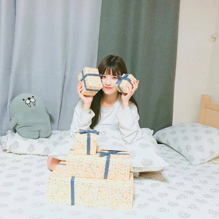 생일선물 인증하는 송하영 | 인스티즈