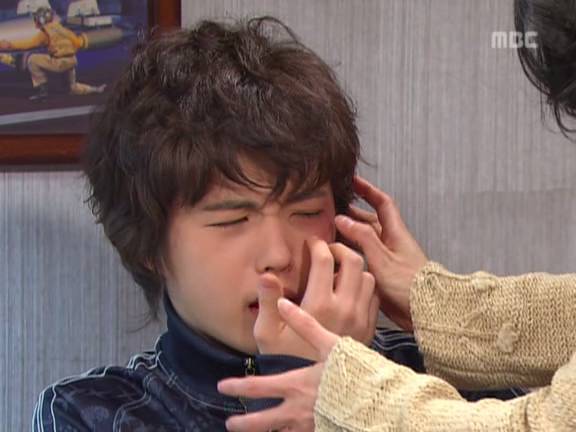 [거침없이하이킥] 민호보다 더 크게 다쳤는데 사람들이 몰라줘서 억울한 윤호.jpg | 인스티즈