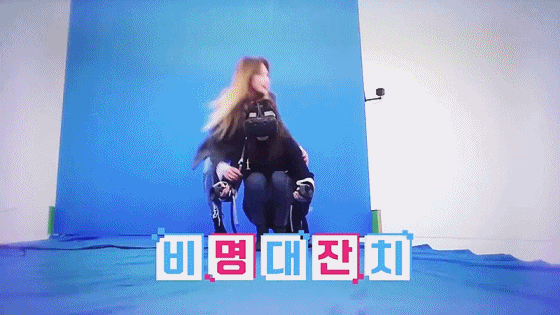 VR 체험하는 EXID 멤버들.gif | 인스티즈