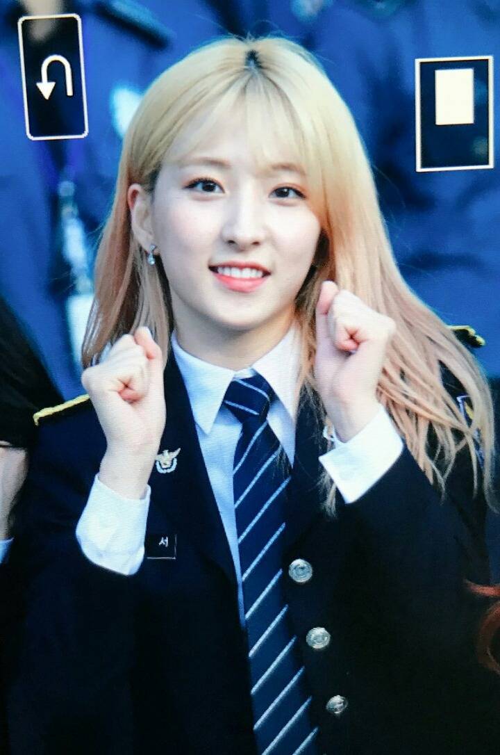 경찰 제복 입은 우주소녀 | 인스티즈