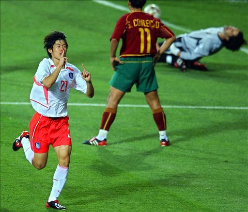 2002년 한일 월드컵 당시 한국 미용사에게 한눈에 반해 매일 머리 하러 왔던 포르투갈 축구 선수.jpg | 인스티즈