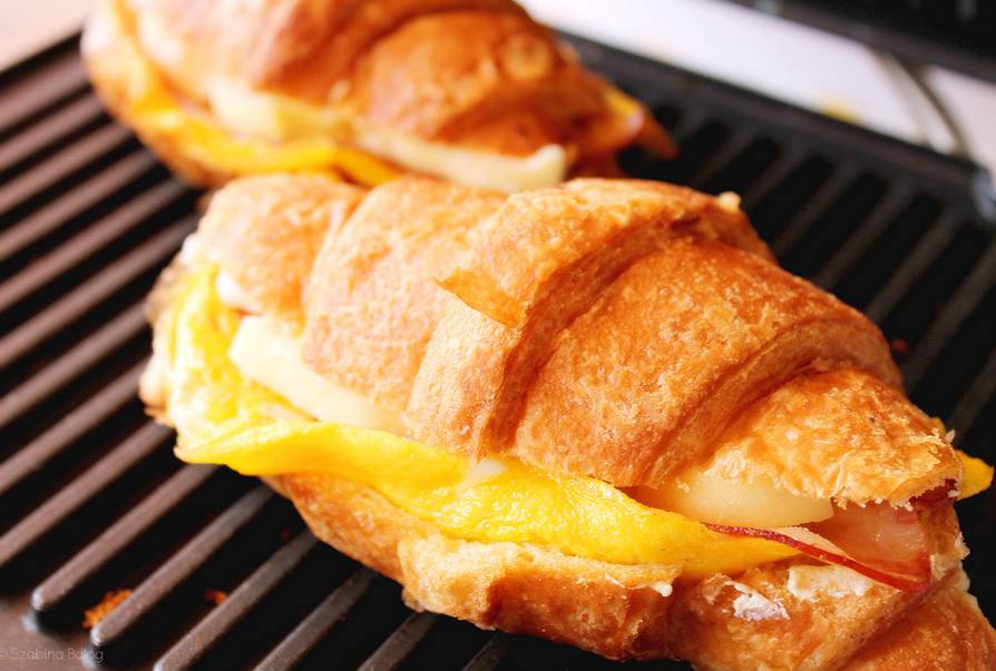 Croissant (크로와상) + Pain au Chocolat (뺑오쇼콜라) | 인스티즈