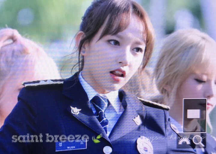 경찰 제복 입은 우주소녀 | 인스티즈