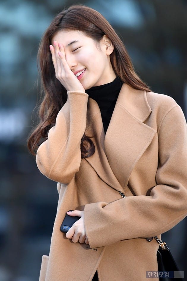 180202 수지 뮤직뱅크 출근길 | 인스티즈