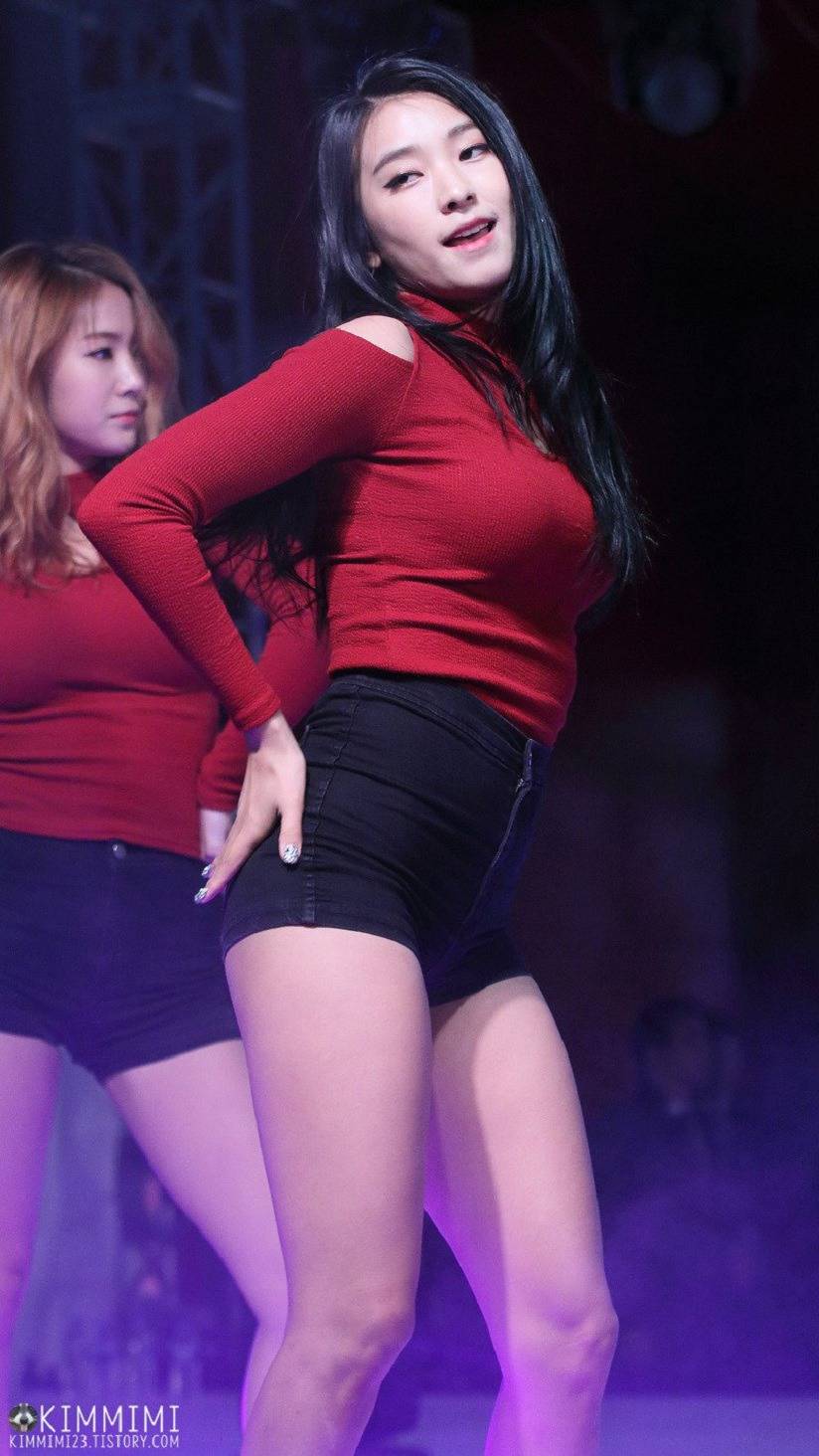 발목이 참 예쁜 보라.jpgif | 인스티즈