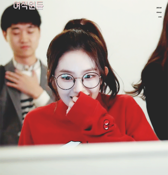 눈 심하게 나쁜 사람들은 못 낀다는 안경 | 인스티즈