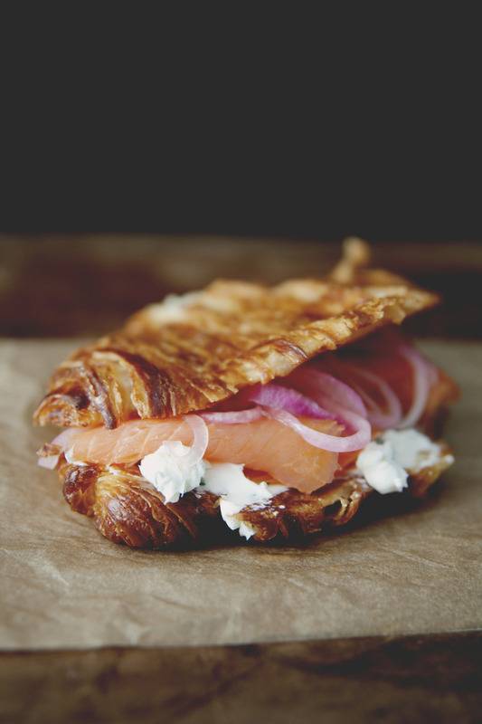 Croissant (크로와상) + Pain au Chocolat (뺑오쇼콜라) | 인스티즈