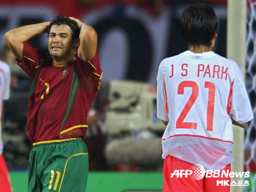 2002년 한일 월드컵 당시 한국 미용사에게 한눈에 반해 매일 머리 하러 왔던 포르투갈 축구 선수.jpg | 인스티즈