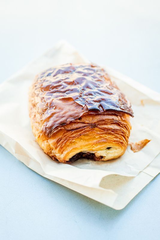 Croissant (크로와상) + Pain au Chocolat (뺑오쇼콜라) | 인스티즈