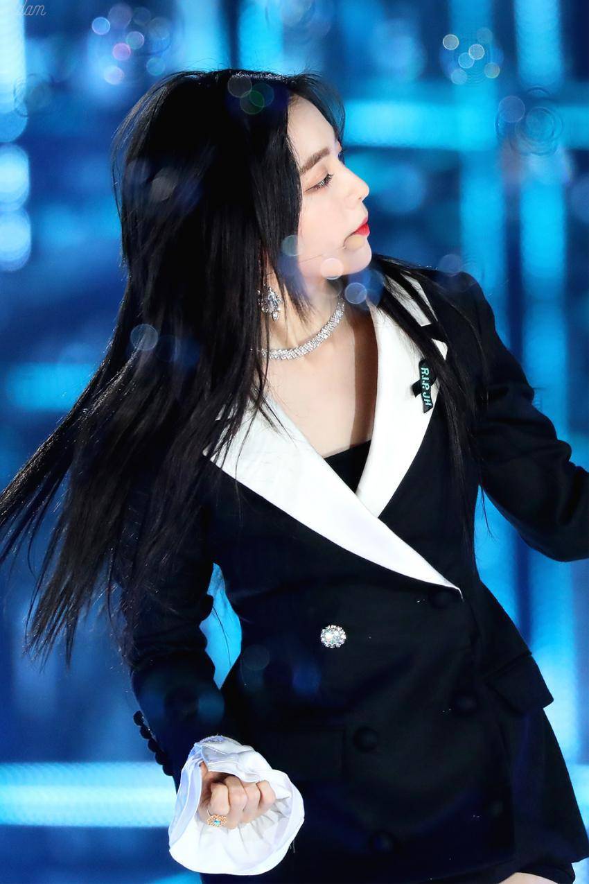 블랙이 잘어울리는 아이린.jpg | 인스티즈