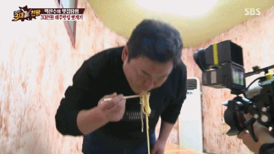 [백종원의3대천왕] 본인 키만한 면발 흡입하는 김준현.jpgif | 인스티즈