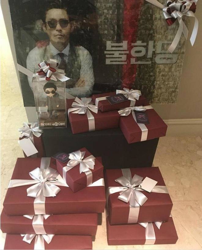 50 평생 살면서 처음 느껴보는 인기를 누리고있는 설경구의 2017년 | 인스티즈