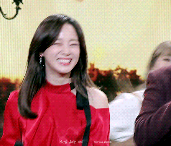 sbs 연예대상 김세정 아모르파티.gif | 인스티즈