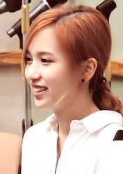 [트와이스] 흰 셔츠입고 목터치하는 미나.gif | 인스티즈