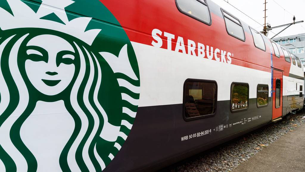 기차에서 즐기는 스타벅스.jpg | 인스티즈