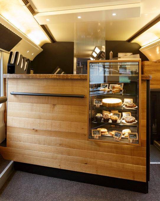 기차에서 즐기는 스타벅스.jpg | 인스티즈