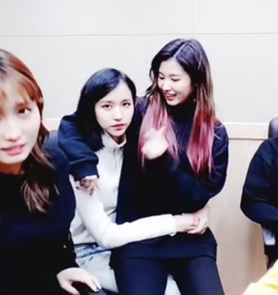 미나 귀여워하고 놀리고 괴롭히는 사나 모음.gif | 인스티즈