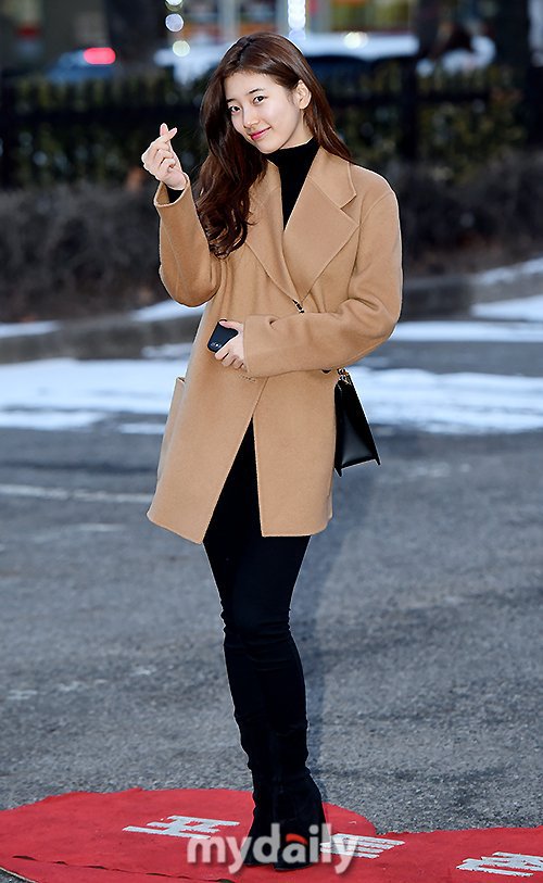 180202 수지 뮤직뱅크 출근길 | 인스티즈