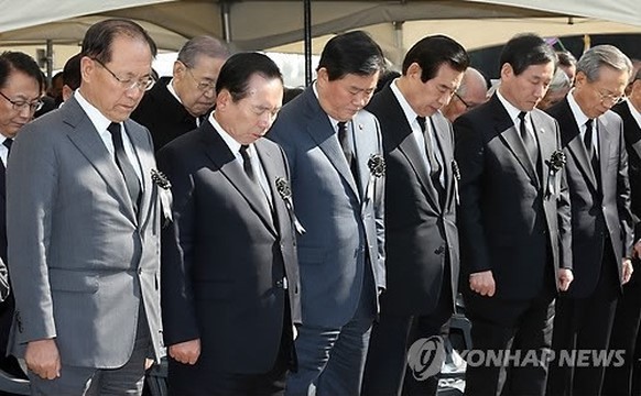 박정희 추도식에 여러번 참석한 박근혜와 은지원 | 인스티즈