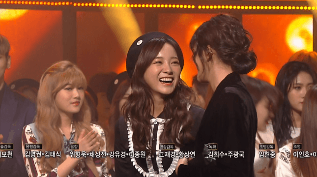 친목하는 세정-민서.gif | 인스티즈