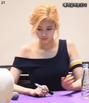 금발도 잘 어울리는 사나 | 인스티즈