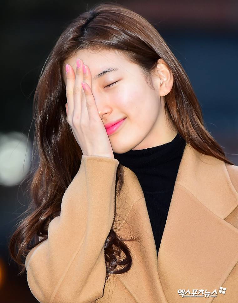 180202 수지 뮤직뱅크 출근길 | 인스티즈