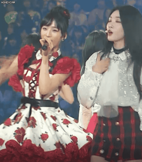 일본 여자아이돌과 청하.gif | 인스티즈