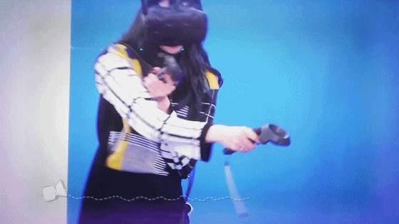 VR 체험하는 EXID 멤버들.gif | 인스티즈