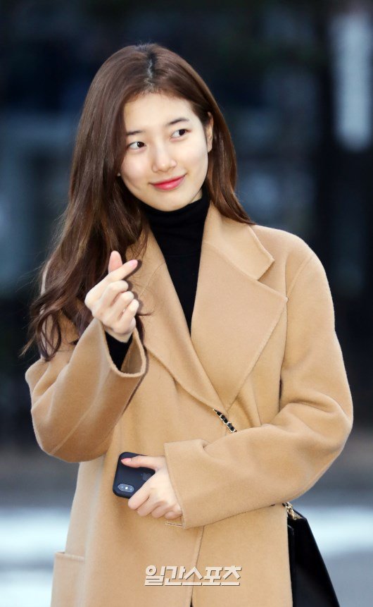 180202 수지 뮤직뱅크 출근길 | 인스티즈