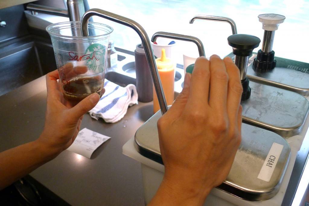 기차에서 즐기는 스타벅스.jpg | 인스티즈