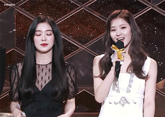 서로 꿀떨어지게 쳐다보는 트와이스 사나와 레드벨벳 아이린 | 인스티즈