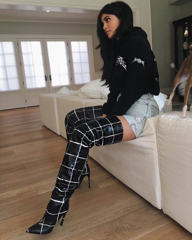 발렌시아가 싸이 하이 부츠 신은 노스 웨스트 | 인스티즈