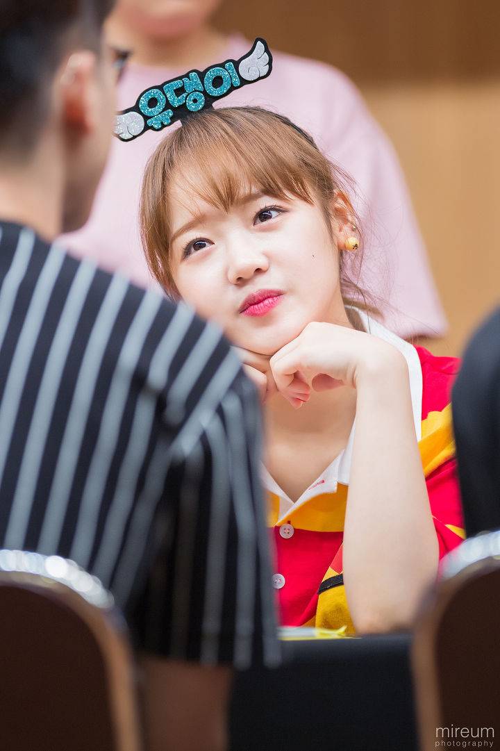 팬이랑 아이컨택 하는 최유정 | 인스티즈