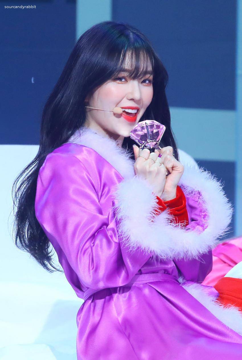 연말에도 예쁜 얼굴천재 아이린.jpg | 인스티즈