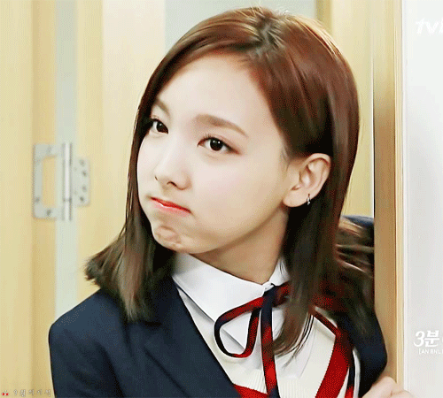 교복입은 트와이스 나연.gif | 인스티즈