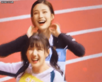 아육대 조이 예린 친목.gif | 인스티즈