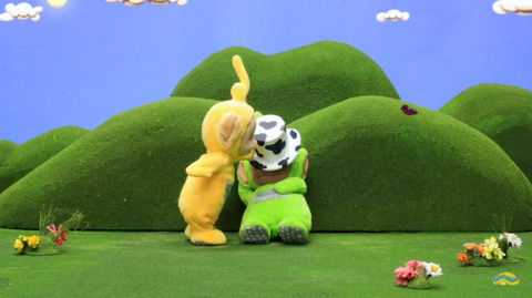 나비 쫓는 텔레토비.jpg (텔레토비 무서워하는 사람 주의) | 인스티즈