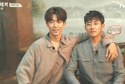 가족사진 찍는데 쓸데없이 멜로스러운 남주혁과 손호준 | 인스티즈