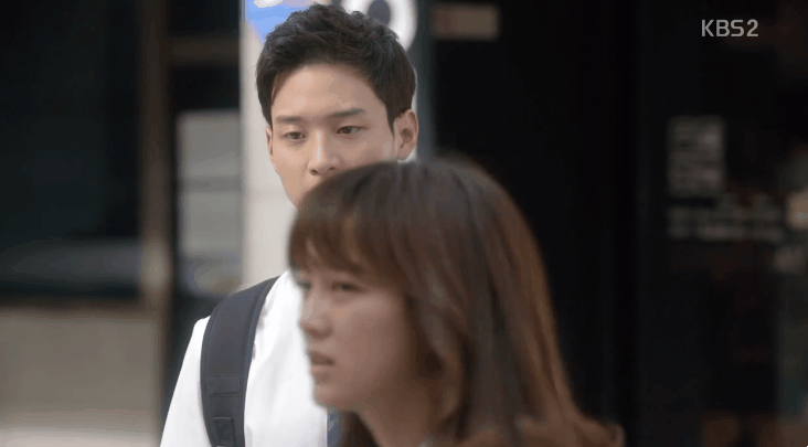 [학교2017] 팔 잡아끌고 가니까 놓으라는 박력여주와 금세 쭈굴해지는 츤데레 고딩.jpgif | 인스티즈