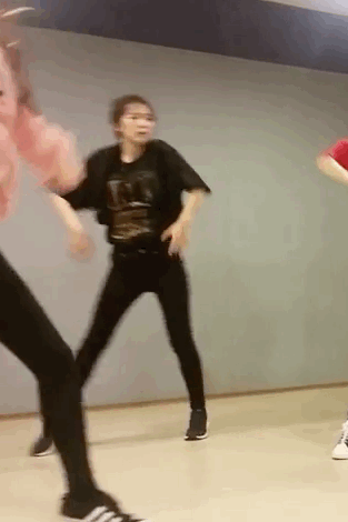 코믹한 춤도 느낌있게 소화하는 슬기.gif | 인스티즈