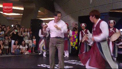 늘 우리 곁에서 웃음을 책임져주는 정치인들 움짤 모음집 | 인스티즈