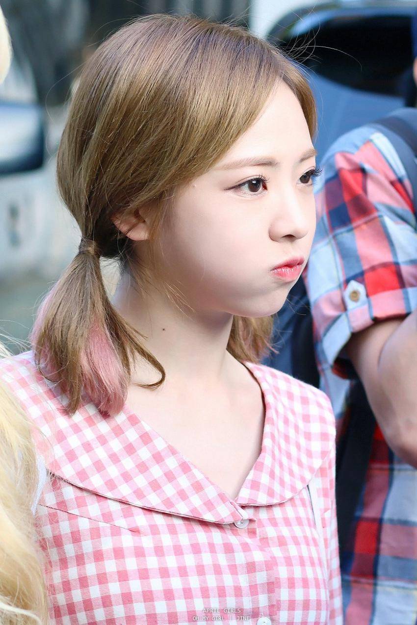 브이앱 마무리 인사로 흔들인형 댄스 추는 오마이걸 멤버 | 인스티즈