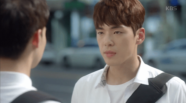 [학교2017] 팔 잡아끌고 가니까 놓으라는 박력여주와 금세 쭈굴해지는 츤데레 고딩.jpgif | 인스티즈