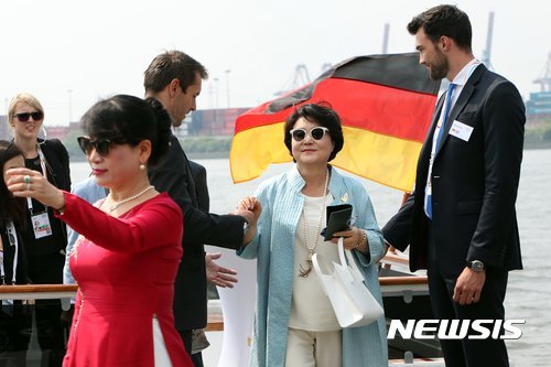 각국 영부인들과 선상 투어 마친 김정숙 여사 | 인스티즈