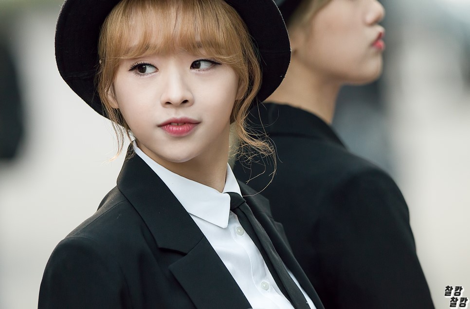 브이앱 마무리 인사로 흔들인형 댄스 추는 오마이걸 멤버 | 인스티즈