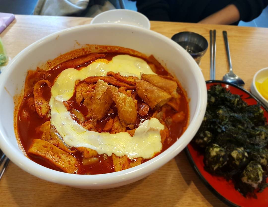 엽떡 혼자 다 먹을 수 있다 vs 없다.jpg - 인스티즈(instiz) 이슈 카테고리